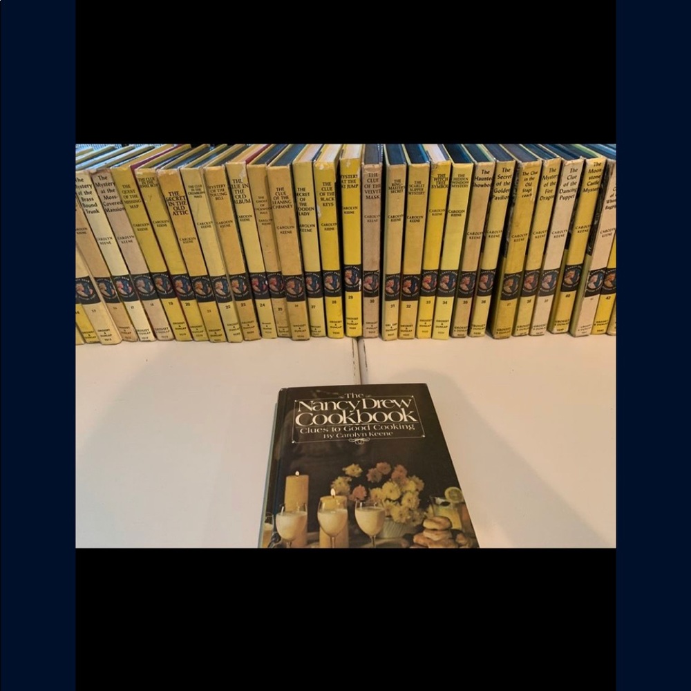 Full set vintage Nancy drew books